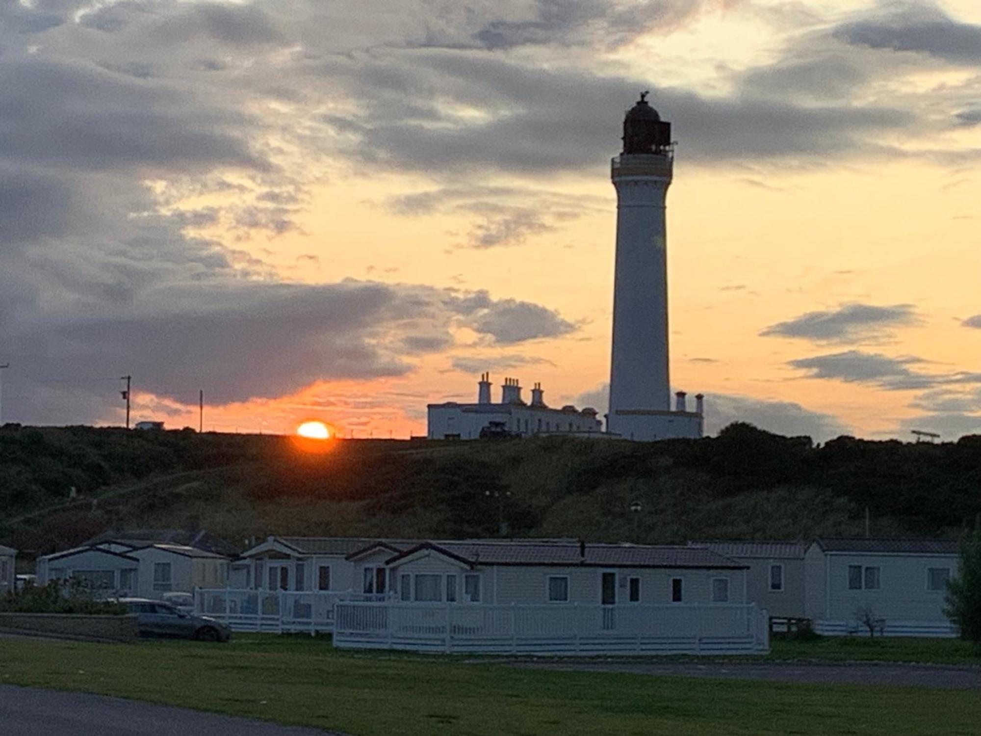 Highway Hotel Lossiemouth Buitenkant foto